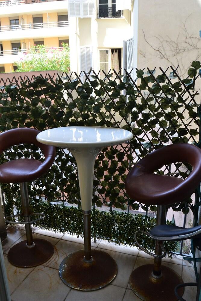 Comté de Nice Centre Extérieur photo
